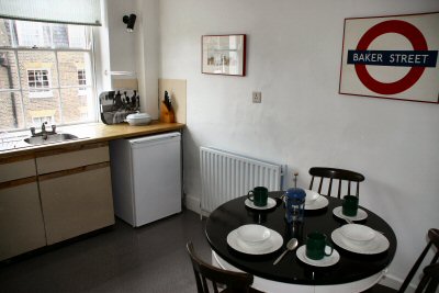 Kitchen breakfast room of self catering 1 bedroom accommodation near baker St in central London